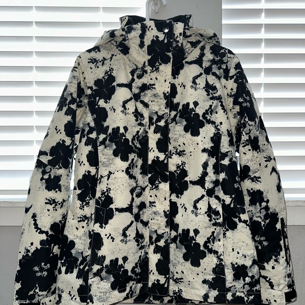 Floral Black and White Women's insulated jacket